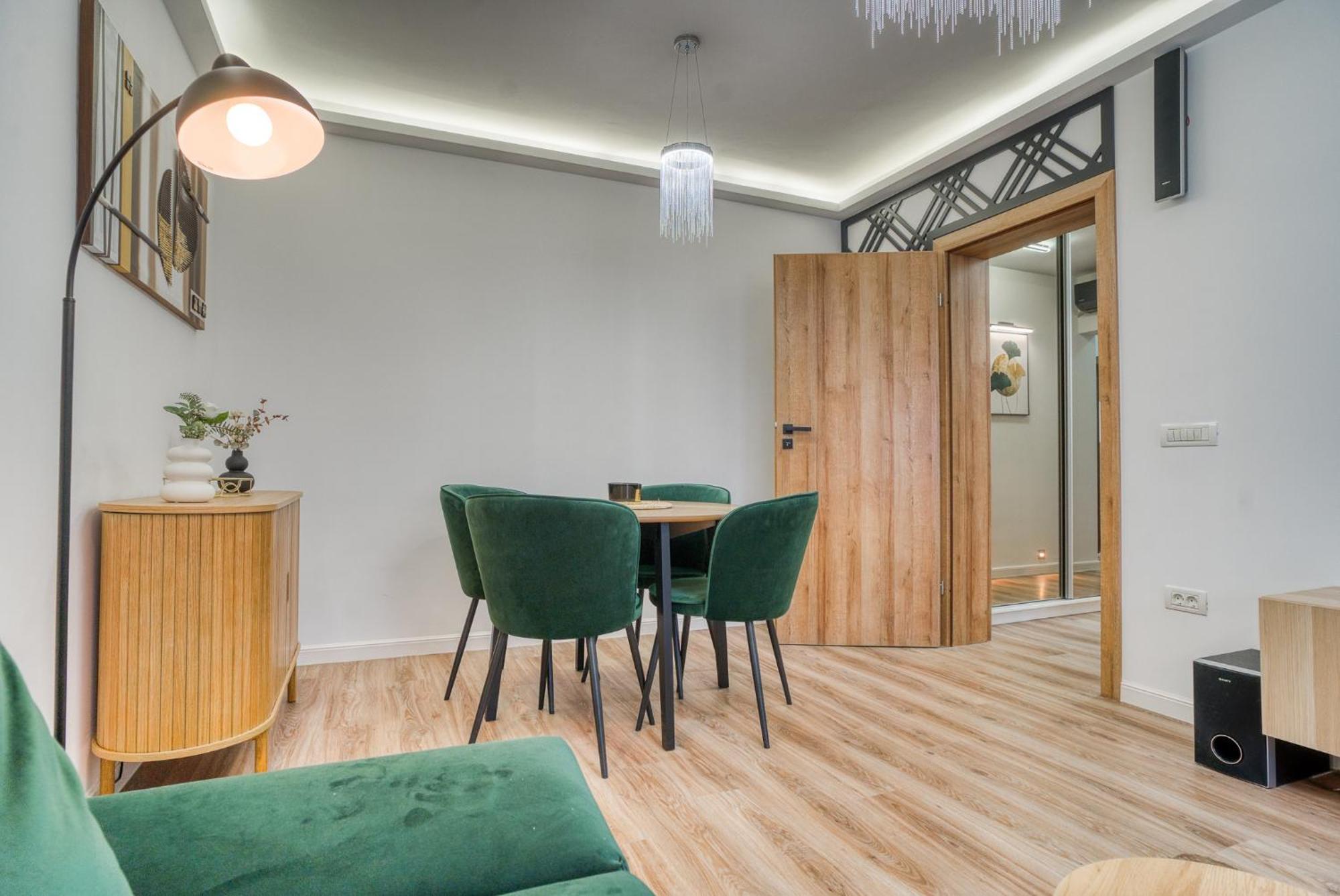 City Chic Retreat: Newly Renovated 1Br Apartment Bukarest Exteriör bild