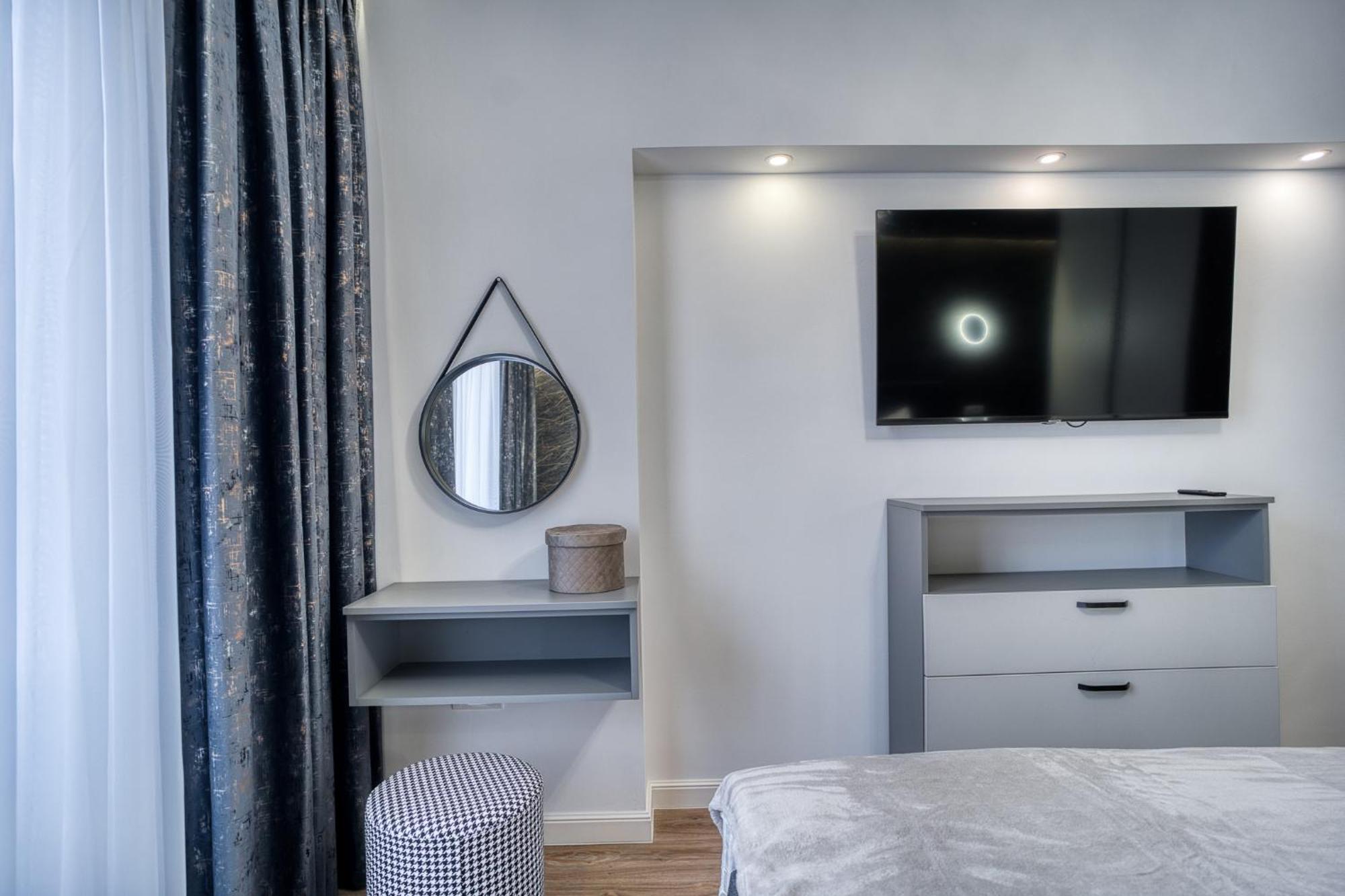City Chic Retreat: Newly Renovated 1Br Apartment Bukarest Exteriör bild