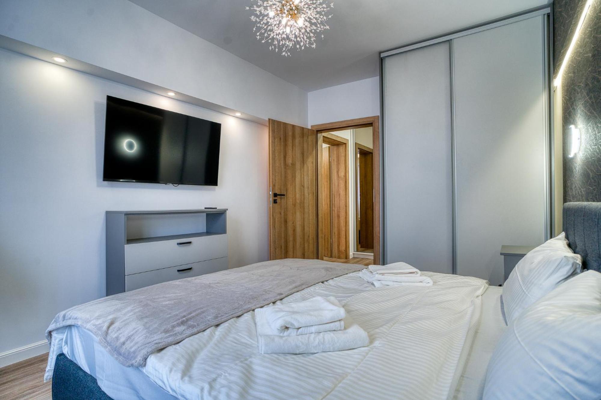 City Chic Retreat: Newly Renovated 1Br Apartment Bukarest Exteriör bild
