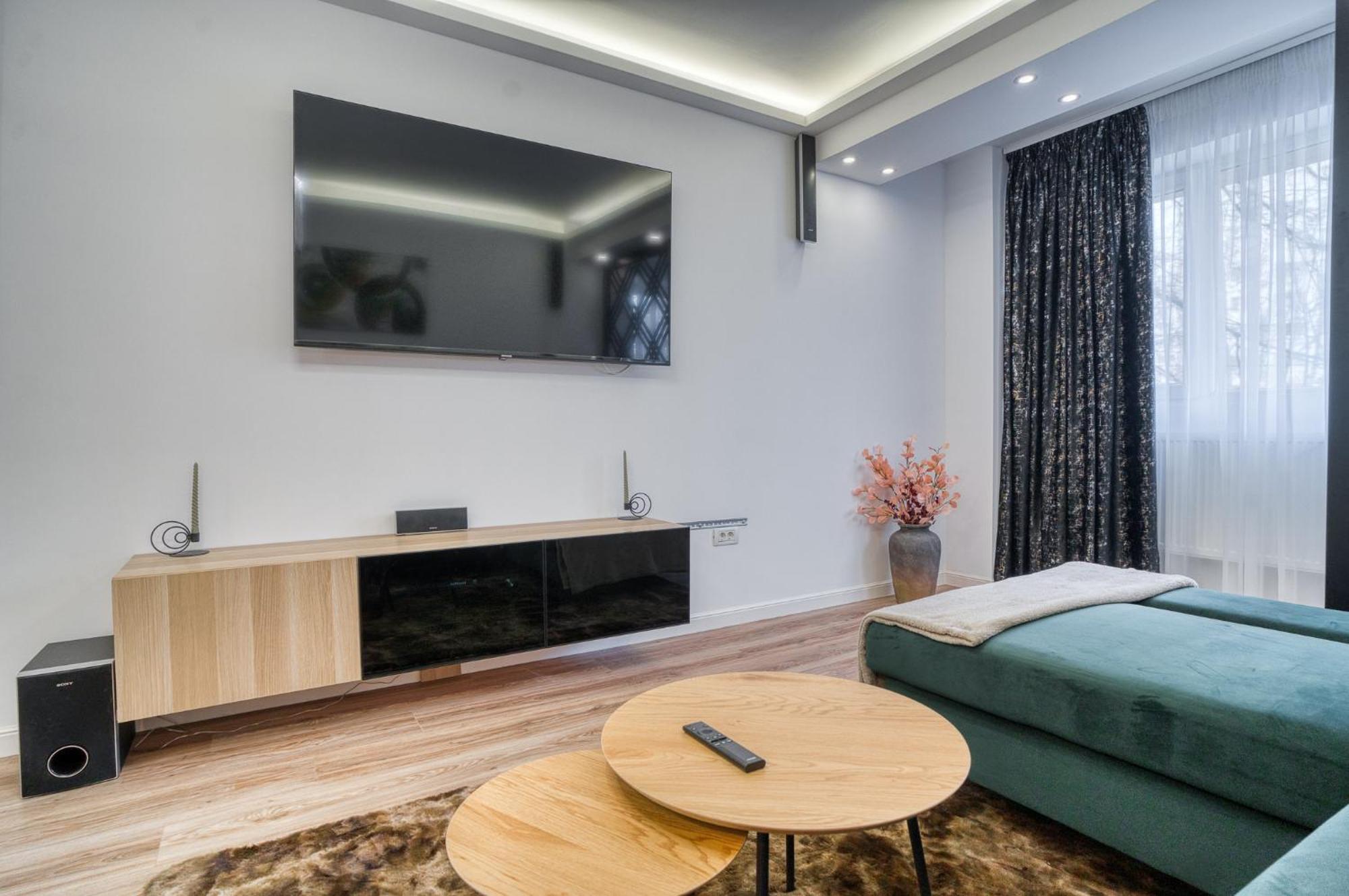 City Chic Retreat: Newly Renovated 1Br Apartment Bukarest Exteriör bild
