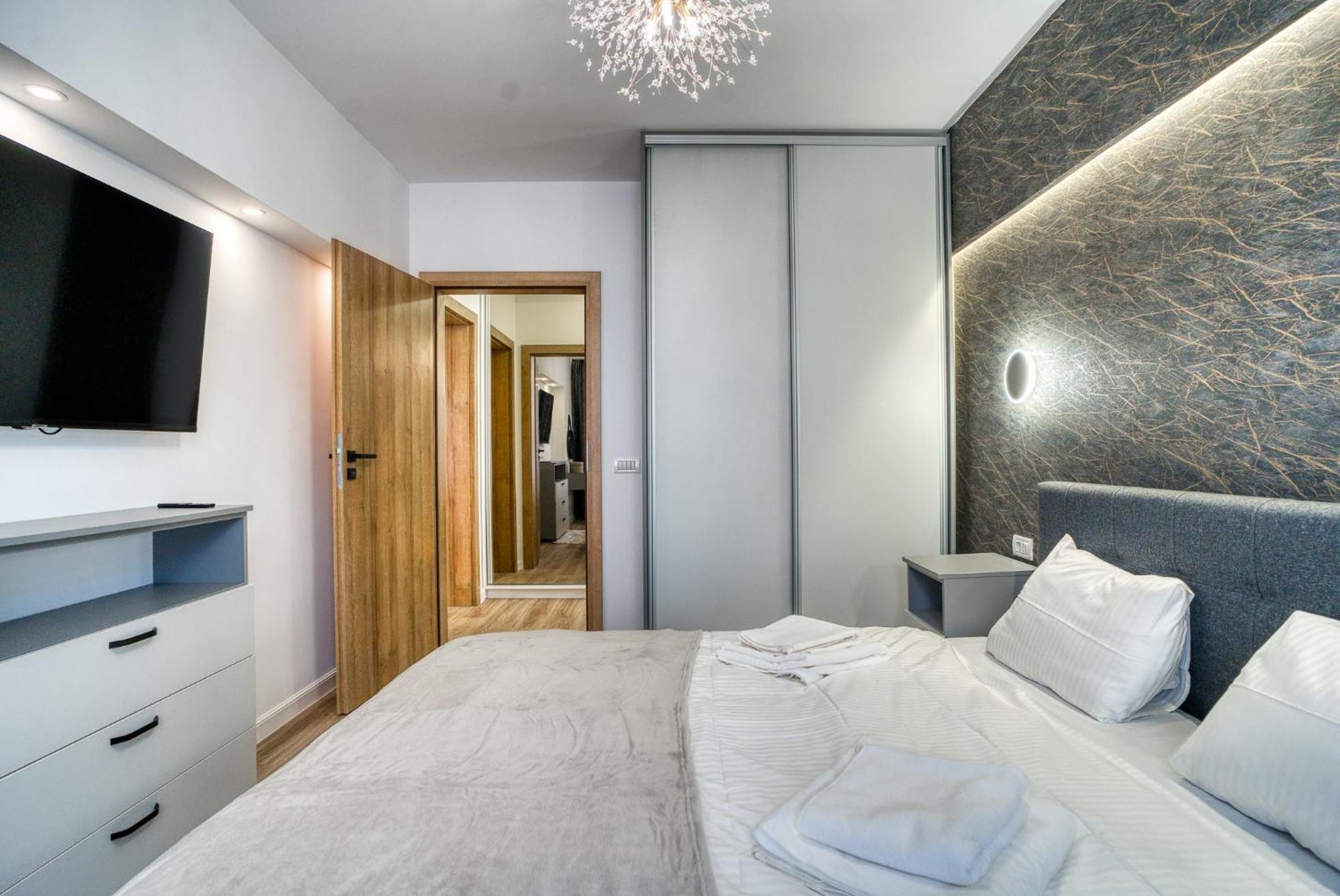 City Chic Retreat: Newly Renovated 1Br Apartment Bukarest Exteriör bild