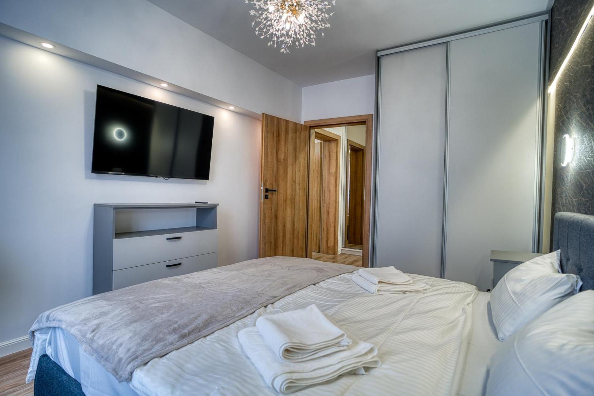 City Chic Retreat: Newly Renovated 1Br Apartment Bukarest Exteriör bild