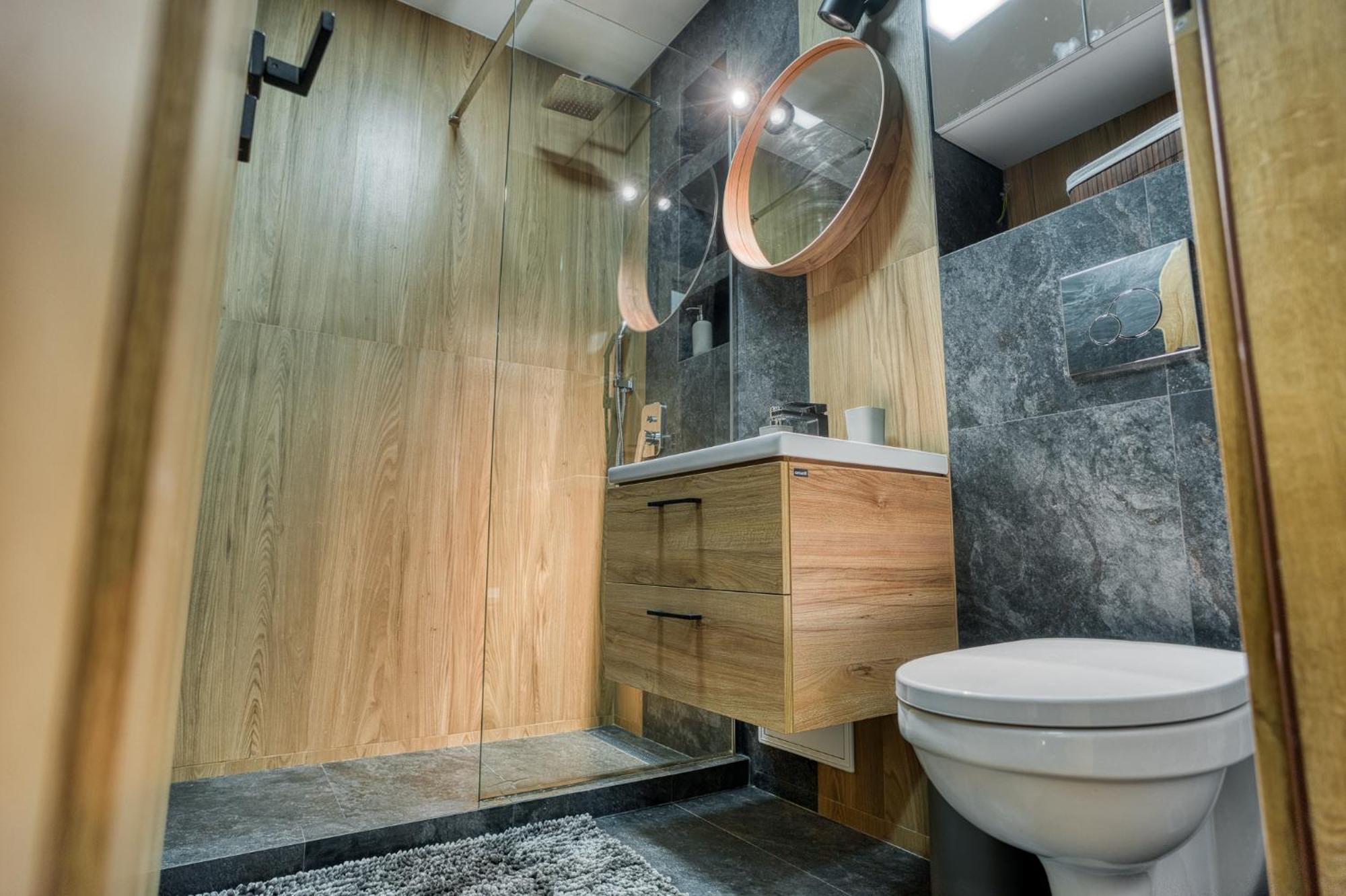 City Chic Retreat: Newly Renovated 1Br Apartment Bukarest Exteriör bild